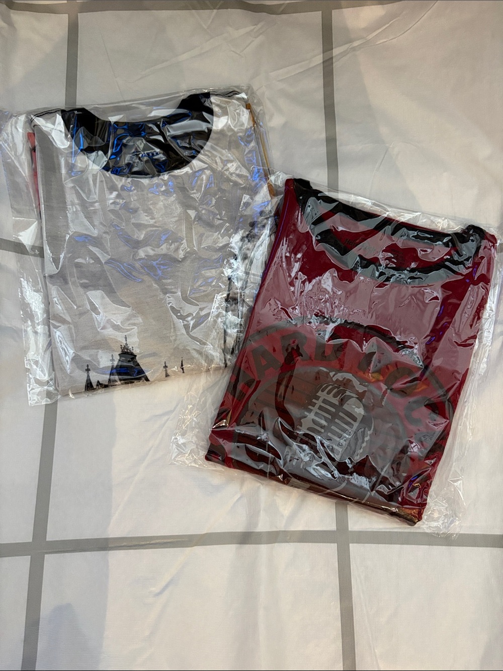BUNDLE M&M World London & Hard Rock Punta Cana Graphic Tees Size M